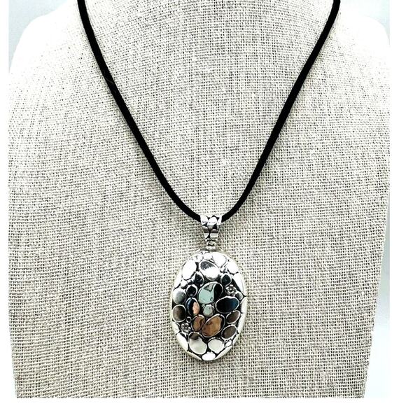 Silver Tone Textured Flower Pebble Oval Pendant Necklace Black Suede Cord 18" - Picture 2 of 8